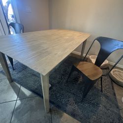 Wood dining room table + 4 Chairs