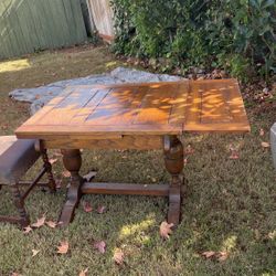 Vintage Dinning Table And Chairs
