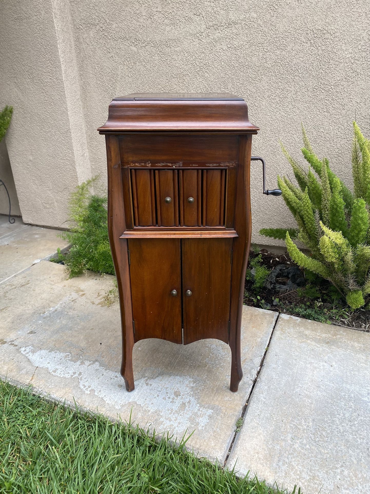 Selling A Vintage Record Player No Identification