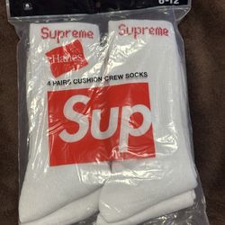 Brand New 4 Pack Of Supreme Socks 