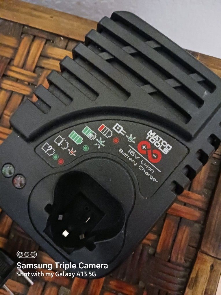MATCO CHARGER 18V