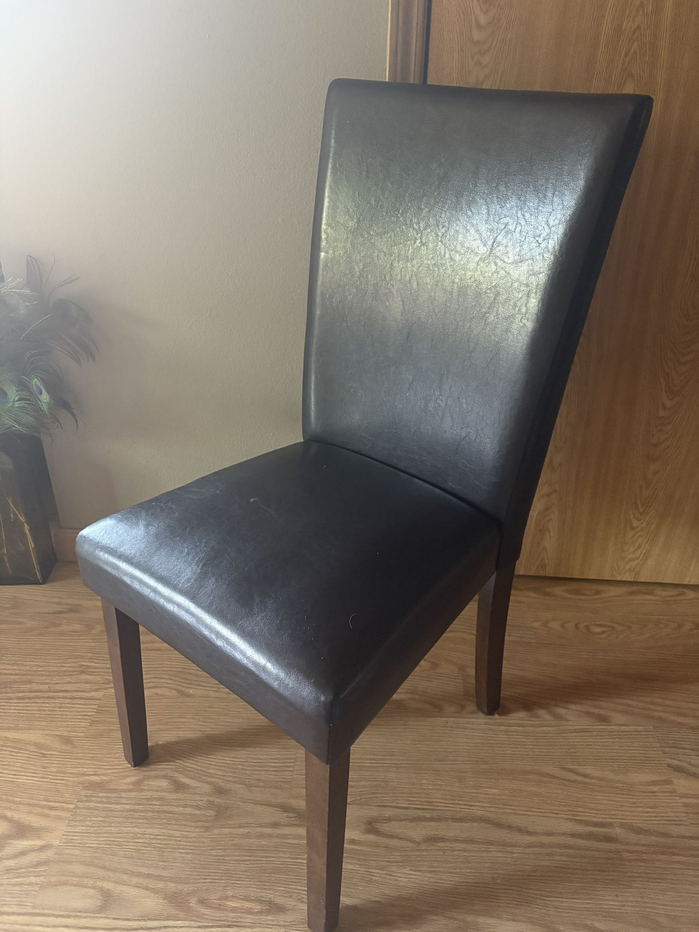 Solo Leather Chair