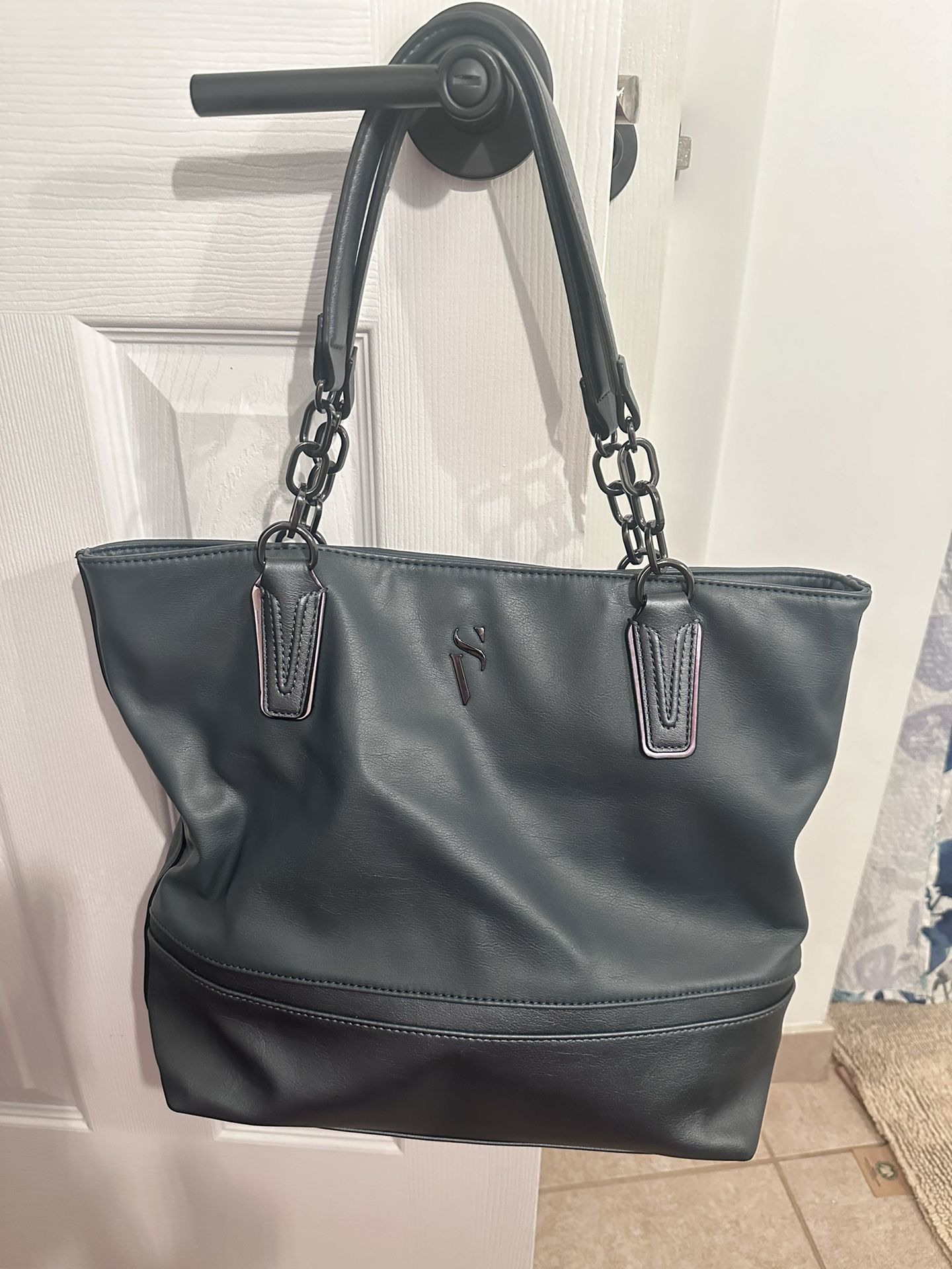 Vera Wang Shoulder Bag