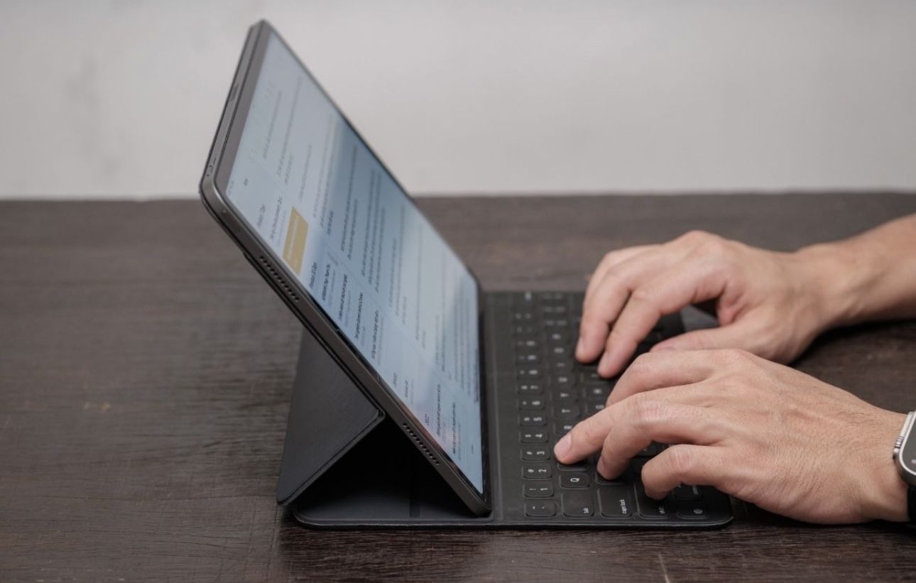 iPad Pro 12.9 in with Smart Portfolio Keyboard