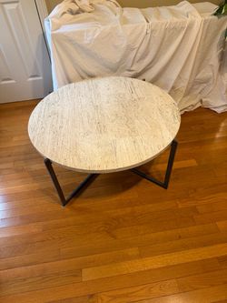 Modern Round Coffee Table – Beige Stone-Look Top & Black Metal Base
