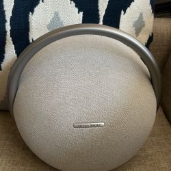 Harman Kardon Onyx Studio 7 : like new 