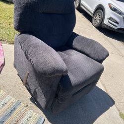Make Me Offer Navy  Recliner GOOD CONDITION 