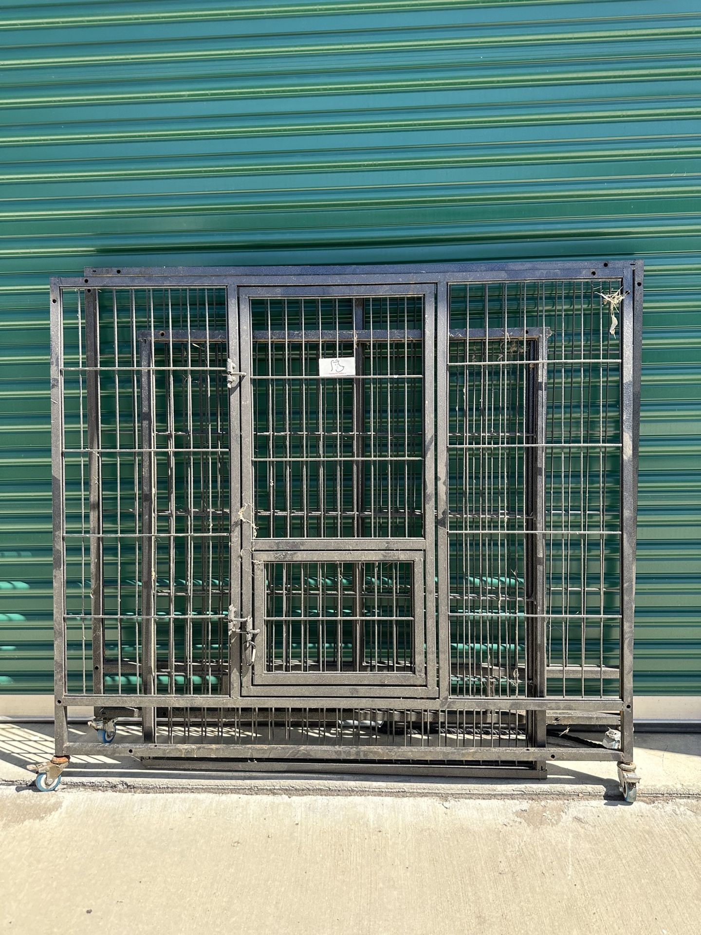 XL dog kennel