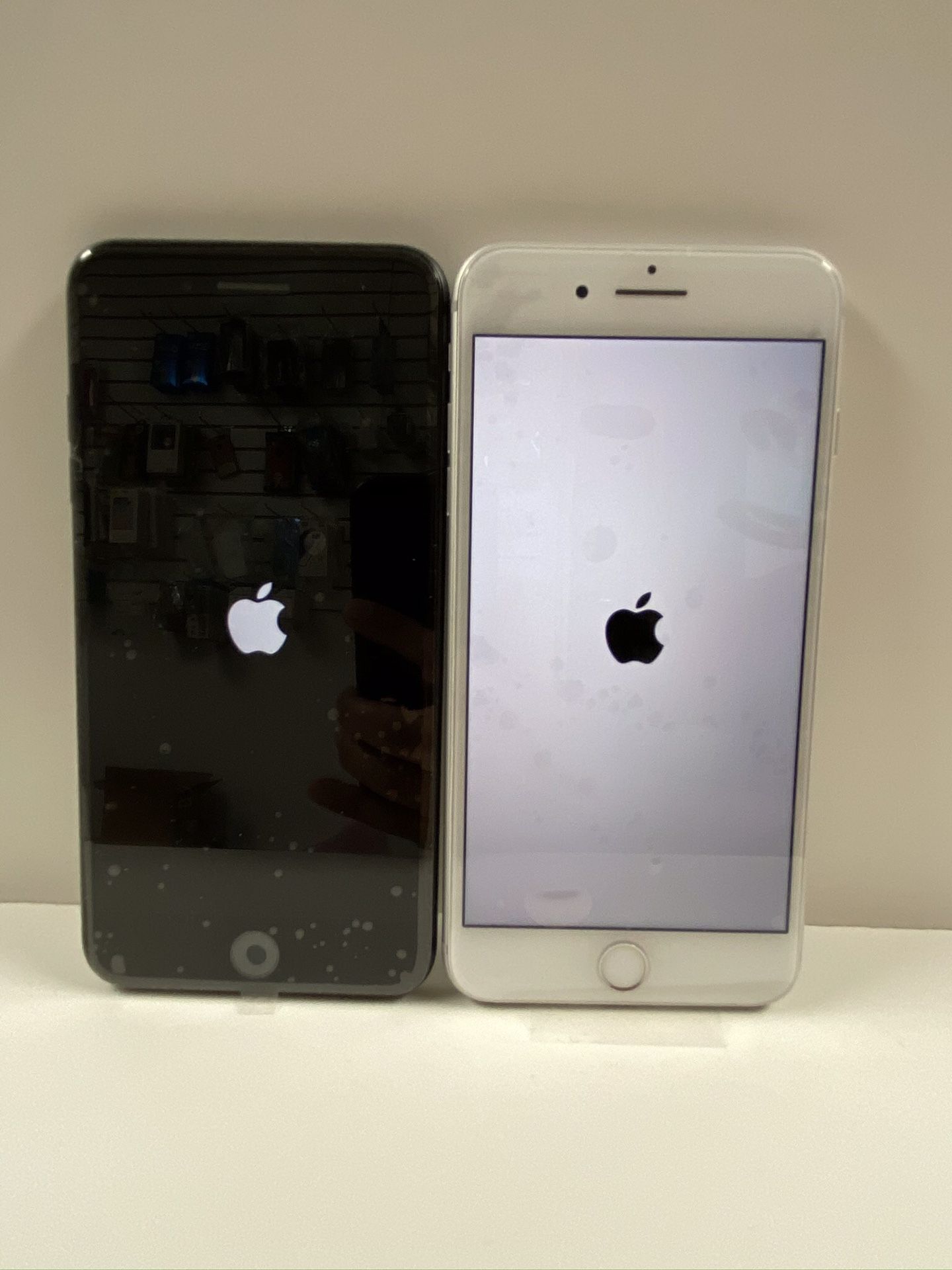 Couple offer!!! 2 iPhone 8 pluses with activation accessories & unlimited plan worth $200 free!!!