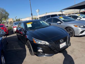 2022 Nissan Altima SR