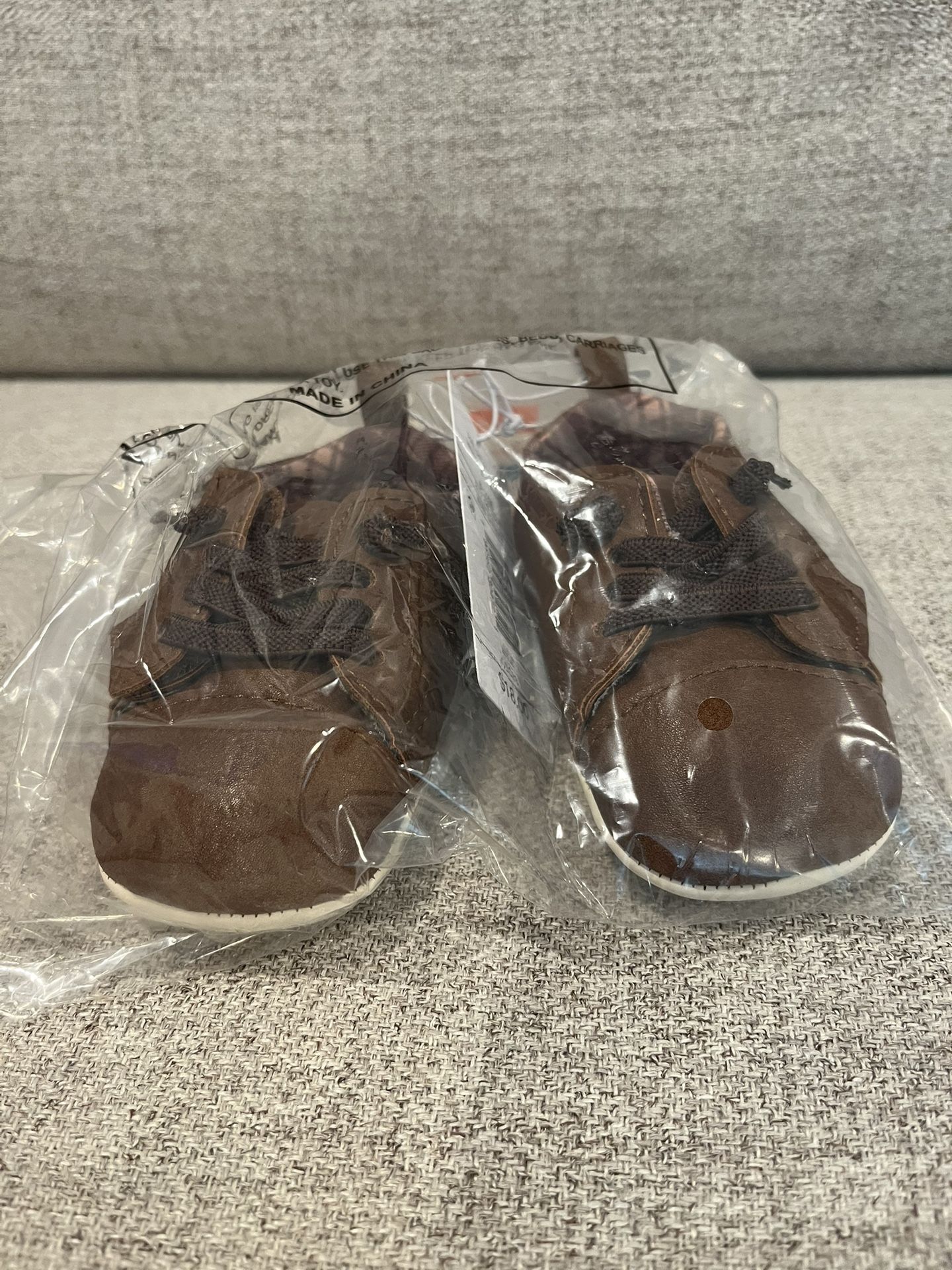 New Carters Just For You Crib Shoes 6-12 Months