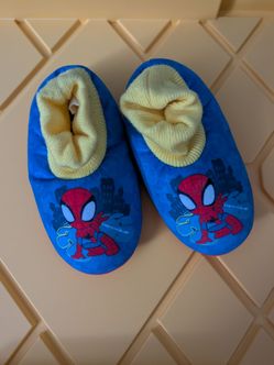 Spiderman slippers 11/12 brand new