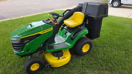 John Deere S100 Mower w/lots of extras