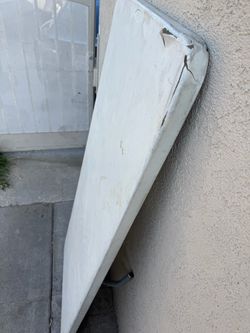 Free 6’ table