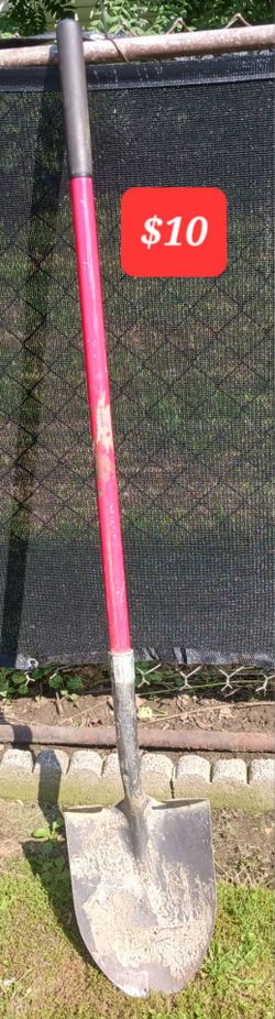 LONG-HANDLED ROUND POINT DIGGING SHOVEL FIBERGLASS HANDLE & STEEL BLADE