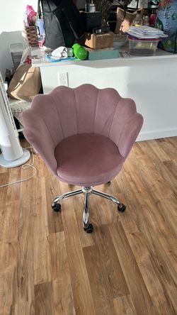 Pink velvet shell chair