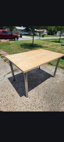 Table / Desk