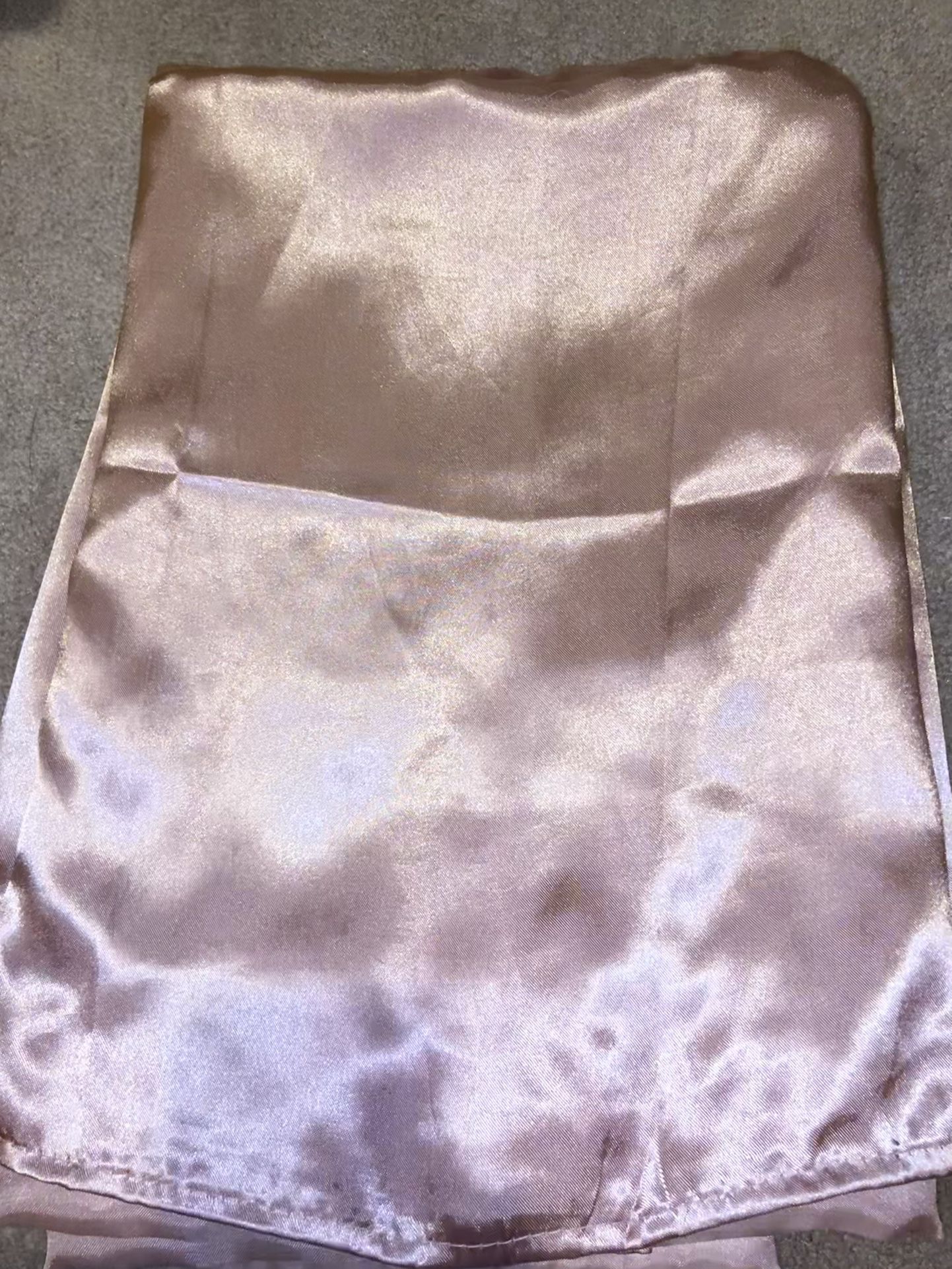 2 Pink Silk-like Table Cloths