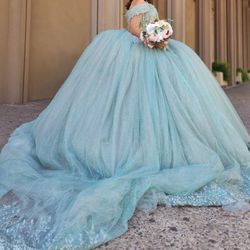 SAGE GREEN TRAIN QUINCE DRESS SIZE 3 