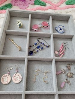 Mixed Jewelry Lot Earrings Brooches /Pins (9)
