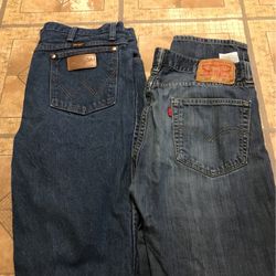 Wranglers 33x34 And Levi’s 32x32 10 Each