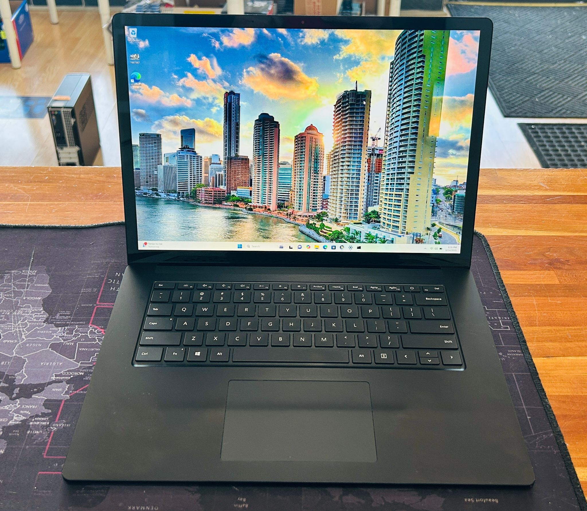 Microsoft Surface Laptop 3 15-inch TouchScreen Core i5-1035G7 8GB 256GB Windows 11 Pro