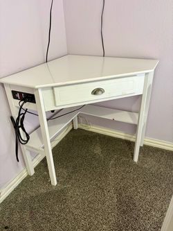 White corner desk