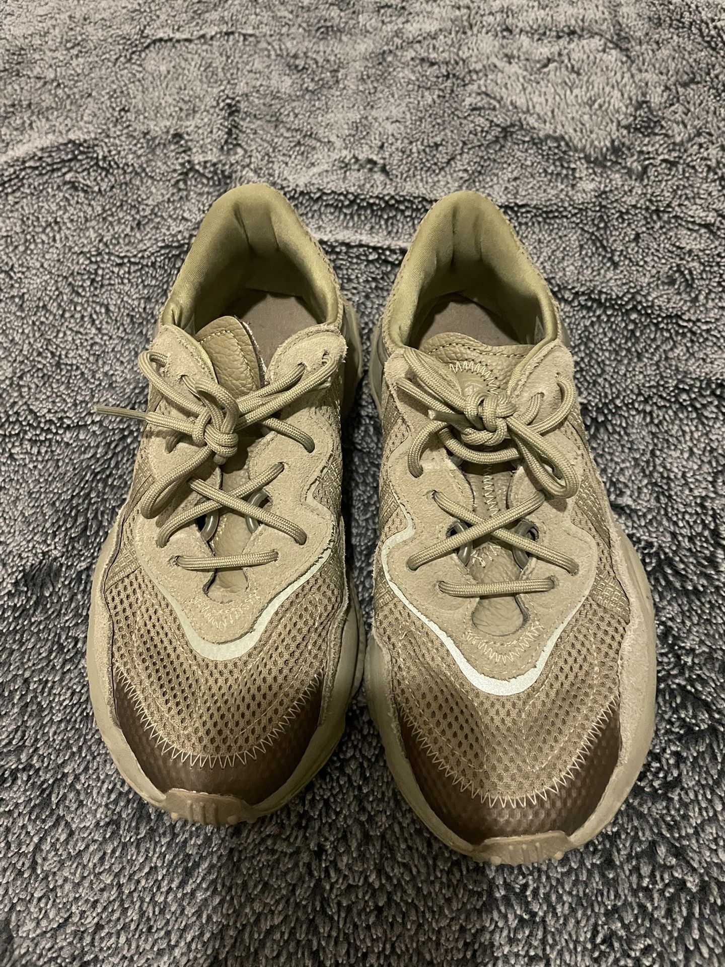 Adidas Sneakers