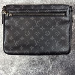 Louis Vuitton Messenger bag