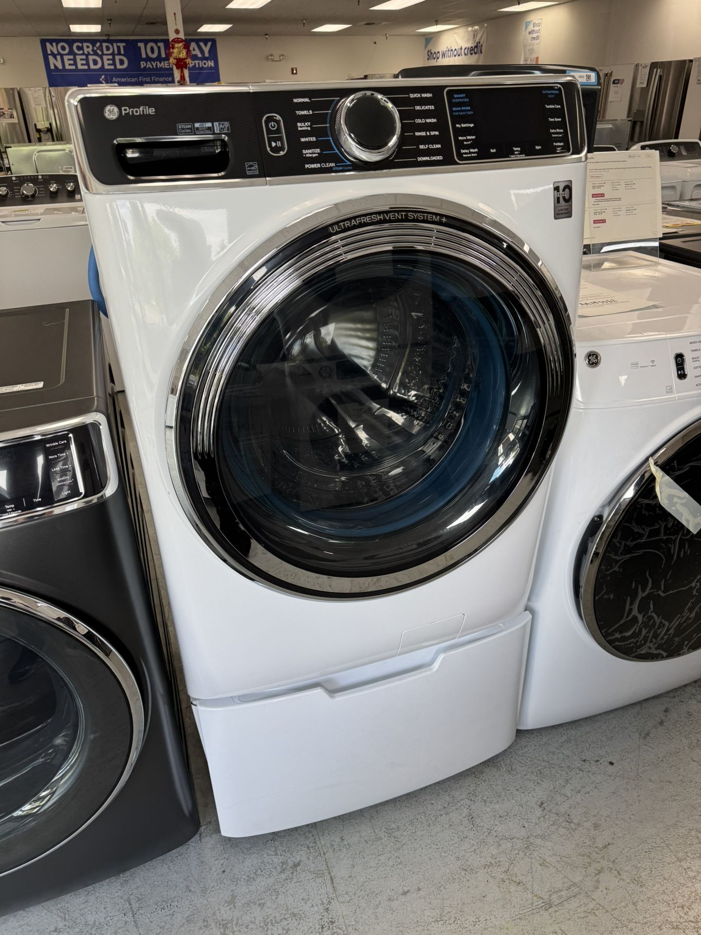 GE Profile 5.3 Cu.ft Front Load Washer With Pedestal