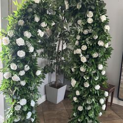 Wedding Center Pieces And Arch 
