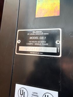 Snack vending machine