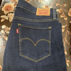 Levi’s Jean 314 Shaping Skinny