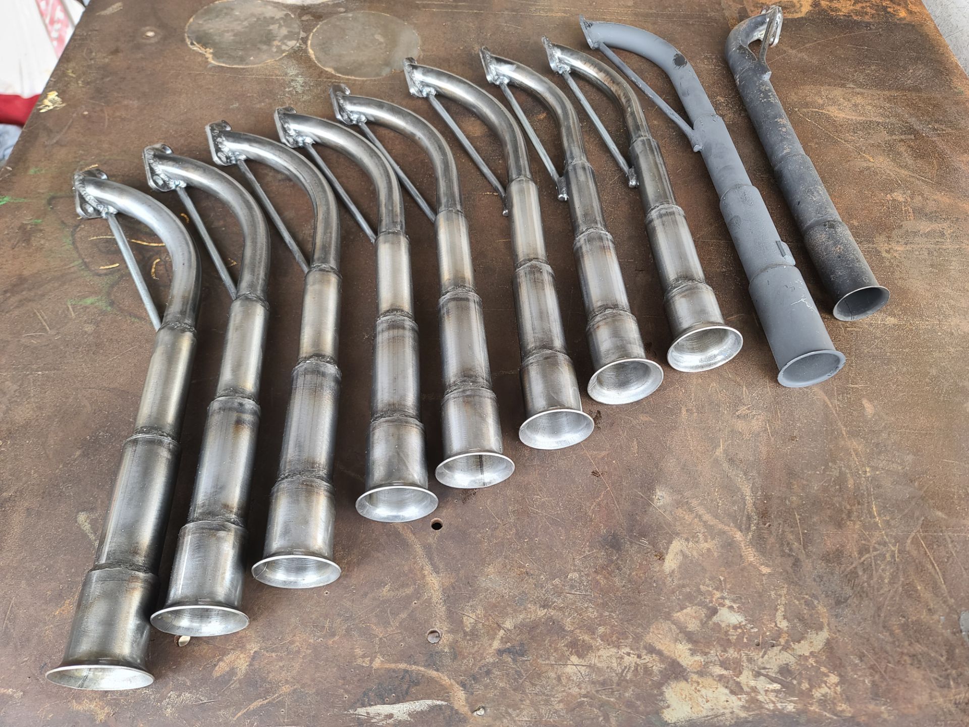 Mini bike staged trumpet center exit racing header pipes