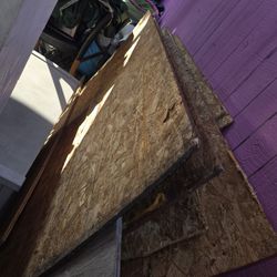 Plywood 10 Sheets 10 Each 5$ Half Sheets.
