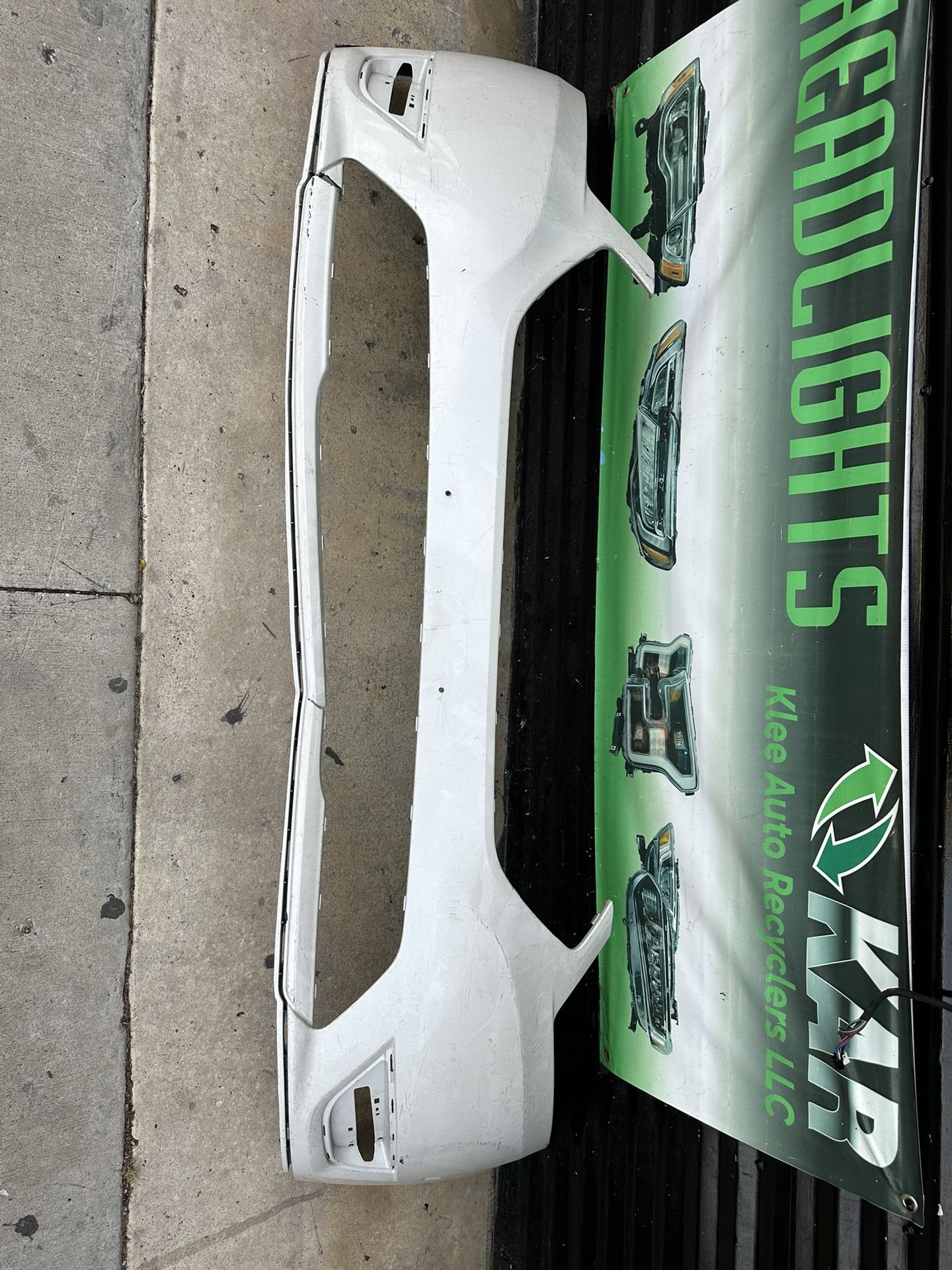 2013-2019 Ford Taurus Front Bumper Oem