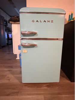 Mini fridge