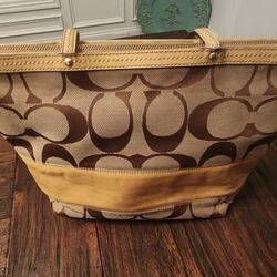 *** COACH PURSE ***
