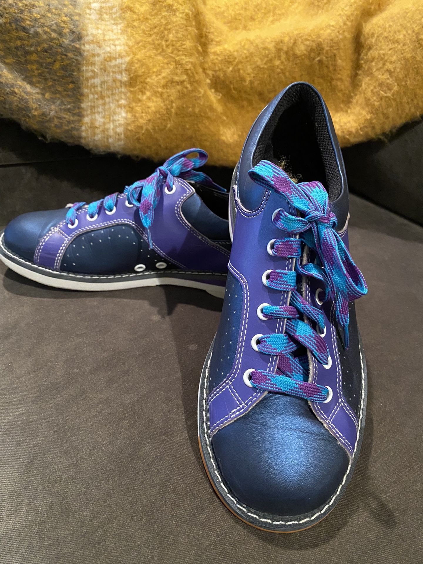 CIRCLE Women’s Bowling Shoes 8 1/2 Lefty