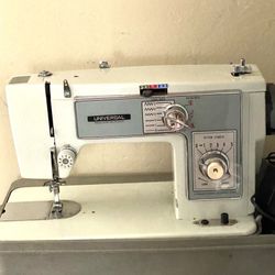 Vintage Universal Sewing Machine MCM 