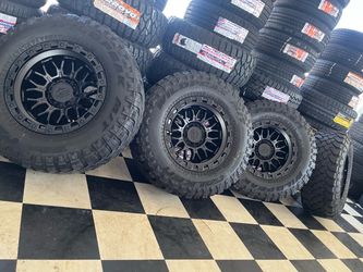 Vendo set de rines nuevos 17x9 de ancho de 6-135 lugs con llantas 285/70/R17 falkem instacion y balance gratis