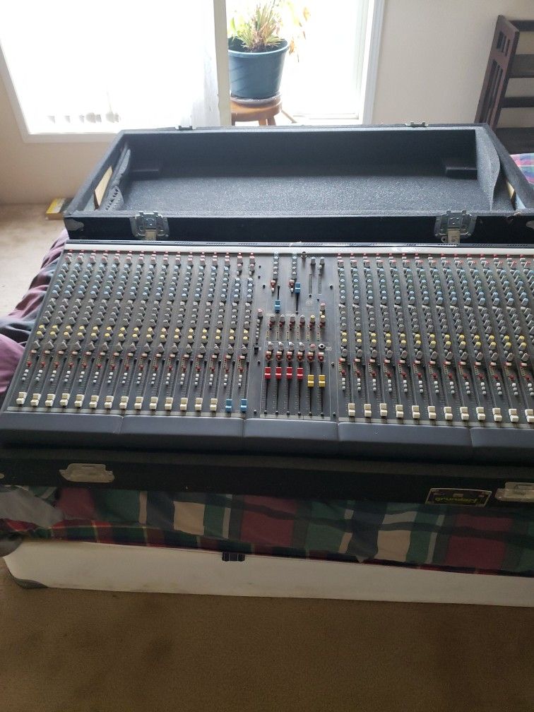 Allen & Heath GL 2200 32 Channel Mixer