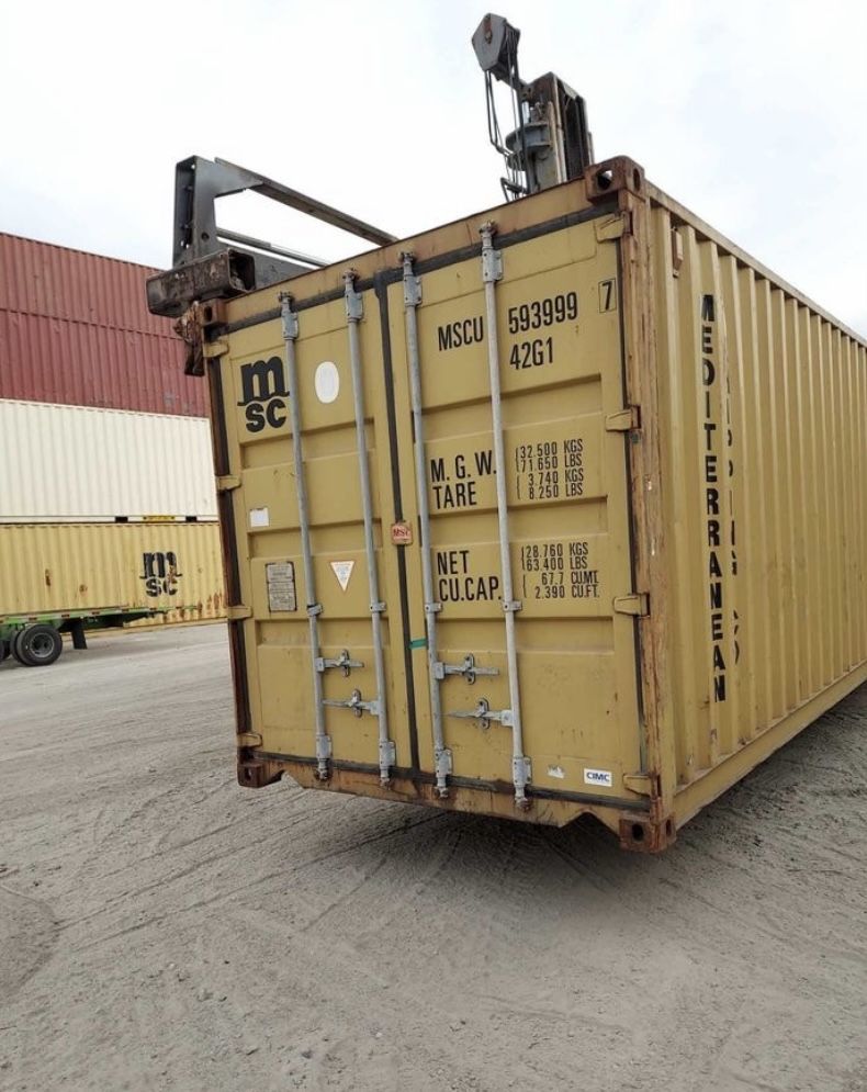 WWT 40’ STANDARD CONTAINERS // Others Available!