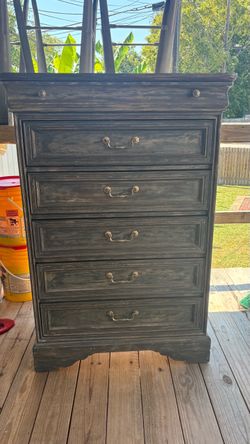 Tall dresser good condition