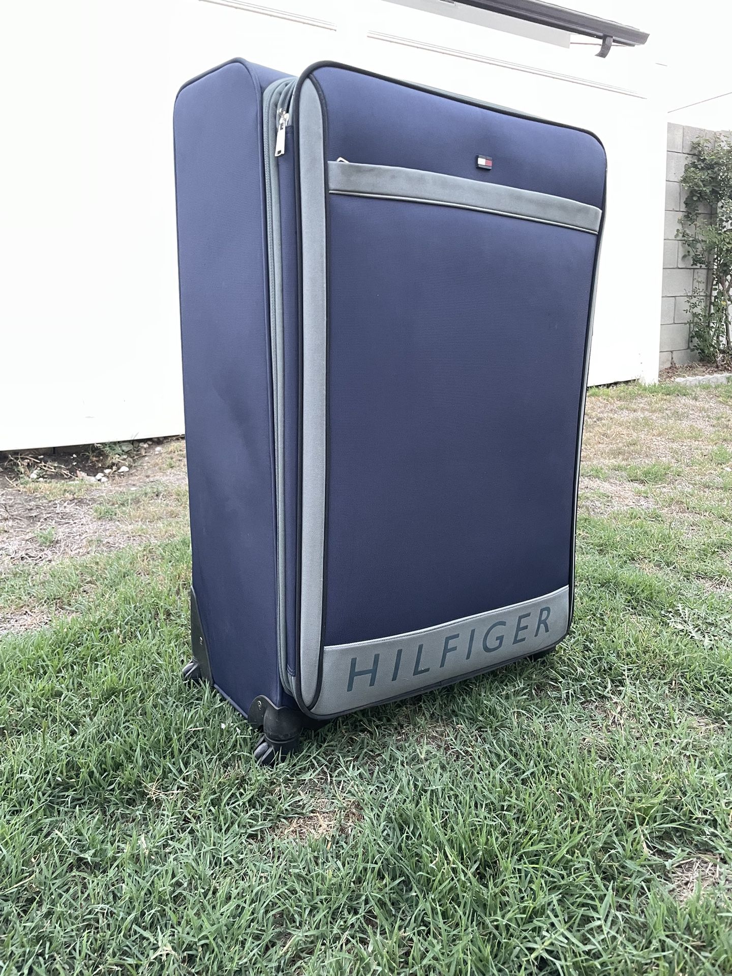 Large, Lightweight, 4-wheel, Tommy Hilfiger Suitcase