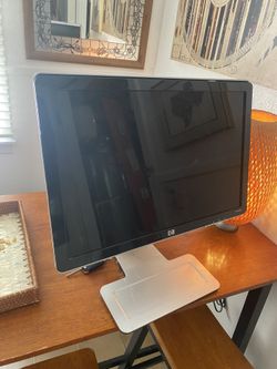 Hp 22 “ Monitor w/ Stand