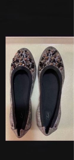 CA. SIZE 9. SIMPLY VERA WANG. BLING. RHINESTONE. FLAT SHOES. PRELOVED. GOOD CONDITION.