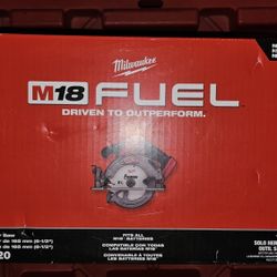 Milwaukee
M18 FUEL 18V Lithium-Ion Brushless Cordless 6 1/2 in. Circular Saw (Tool-Only)