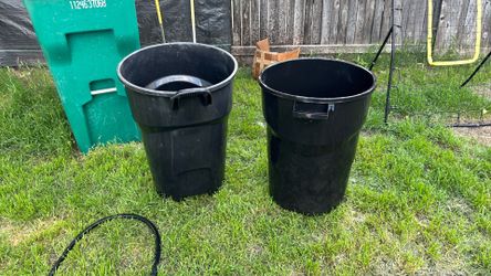 Garbage can/recycle bins