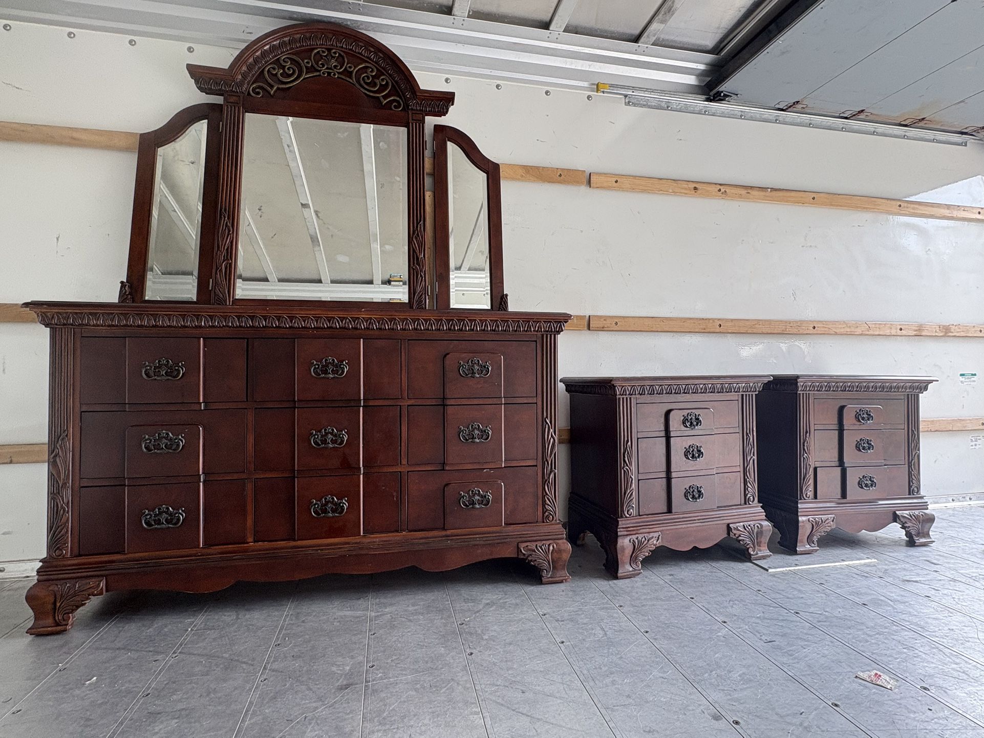 Solid Wood Dresser With Mirror & Nightstand Set
